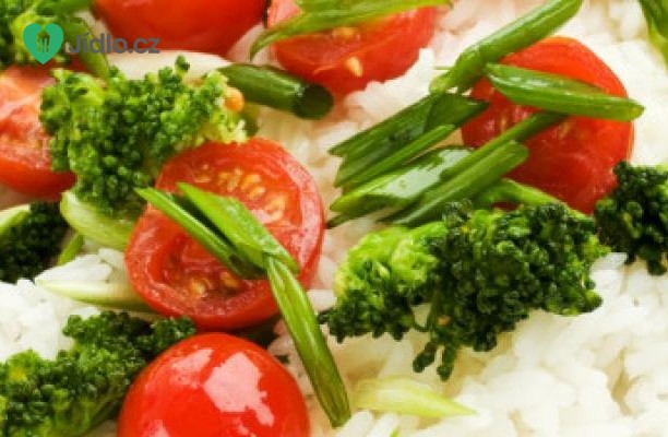 Thajská rýže s brokolicí a rajčaty recept